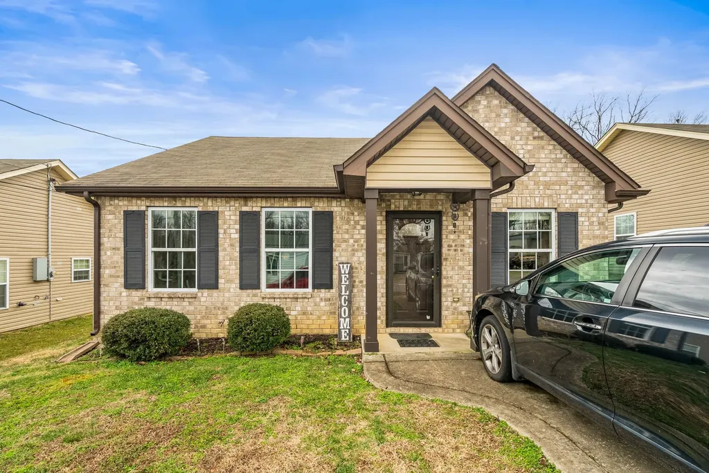 914 16th Ave, E Springfield TN 37172