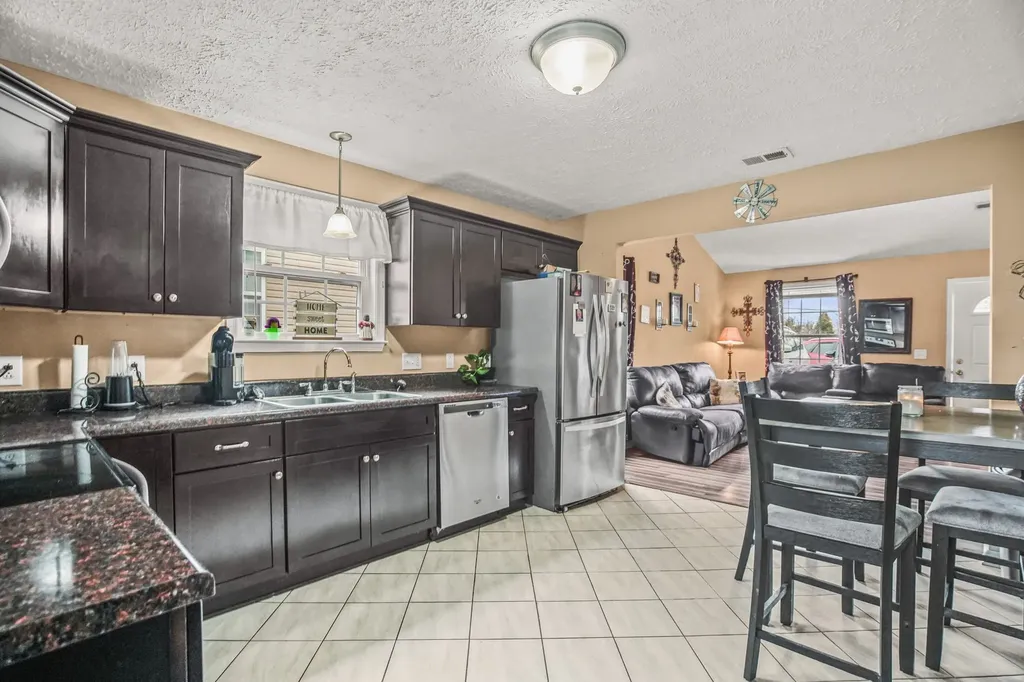 914 16th Ave, E Springfield TN 37172