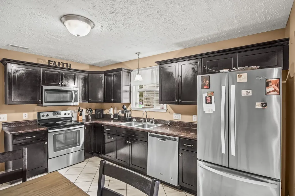 914 16th Ave, E Springfield TN 37172