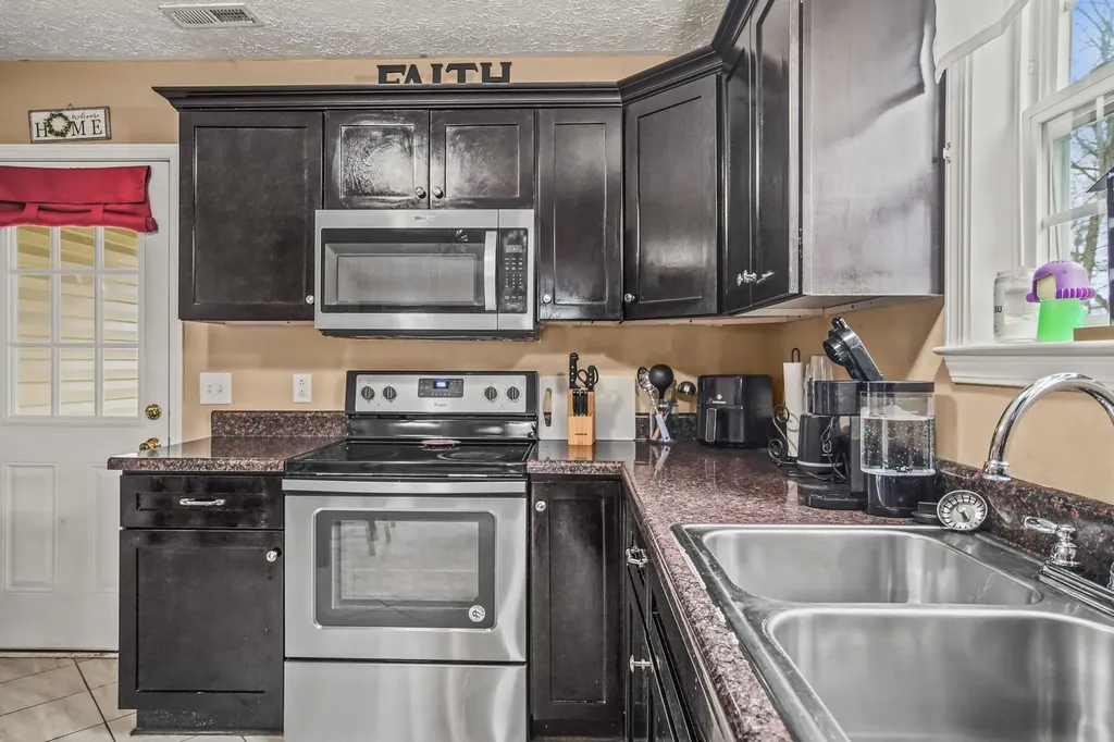 914 16th Ave, E Springfield TN 37172