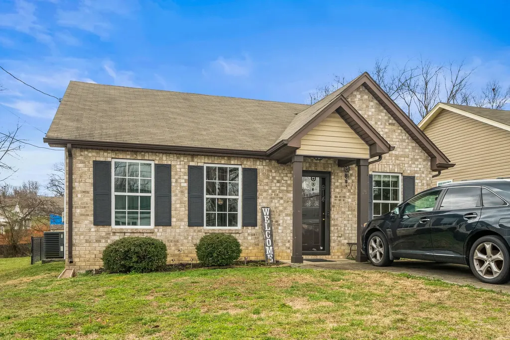 914 16th Ave, E Springfield TN 37172