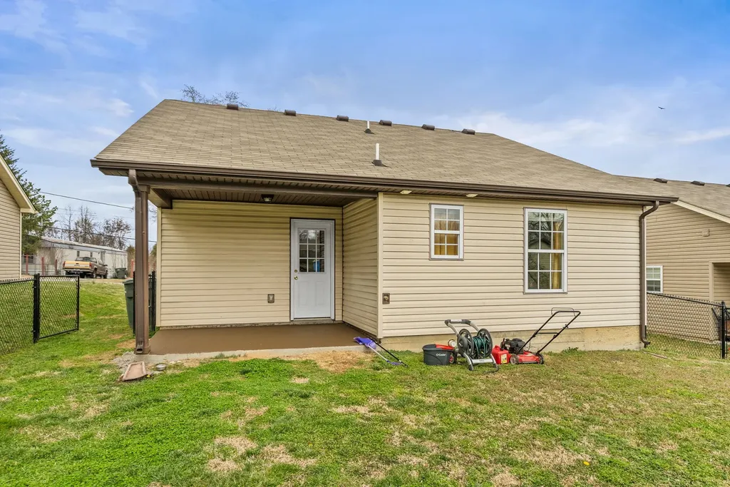 914 16th Ave, E Springfield TN 37172