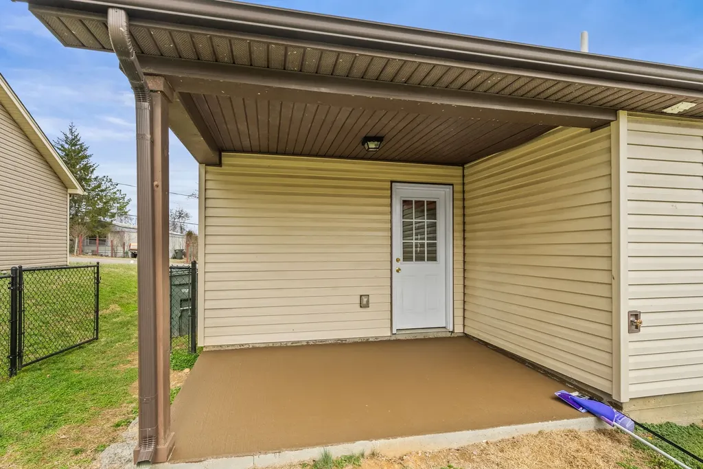 914 16th Ave, E Springfield TN 37172