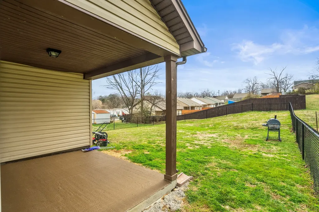 914 16th Ave, E Springfield TN 37172