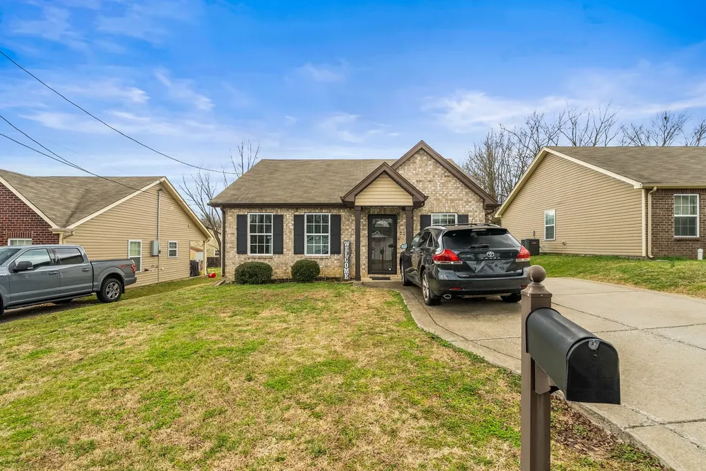 914 16th Ave, E Springfield TN 37172