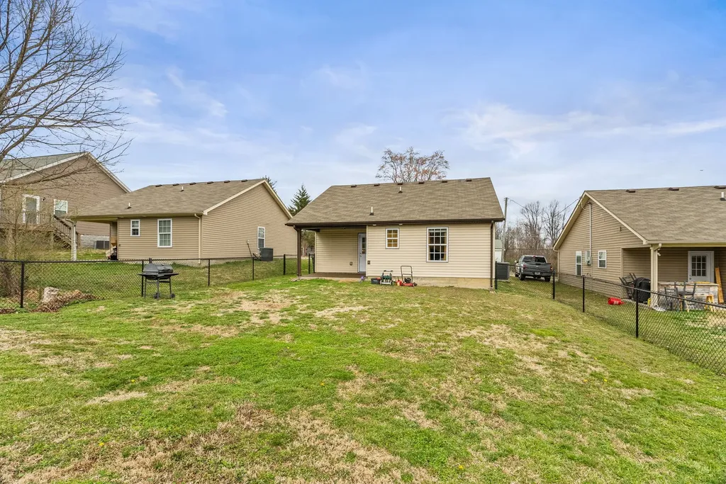 914 16th Ave, E Springfield TN 37172