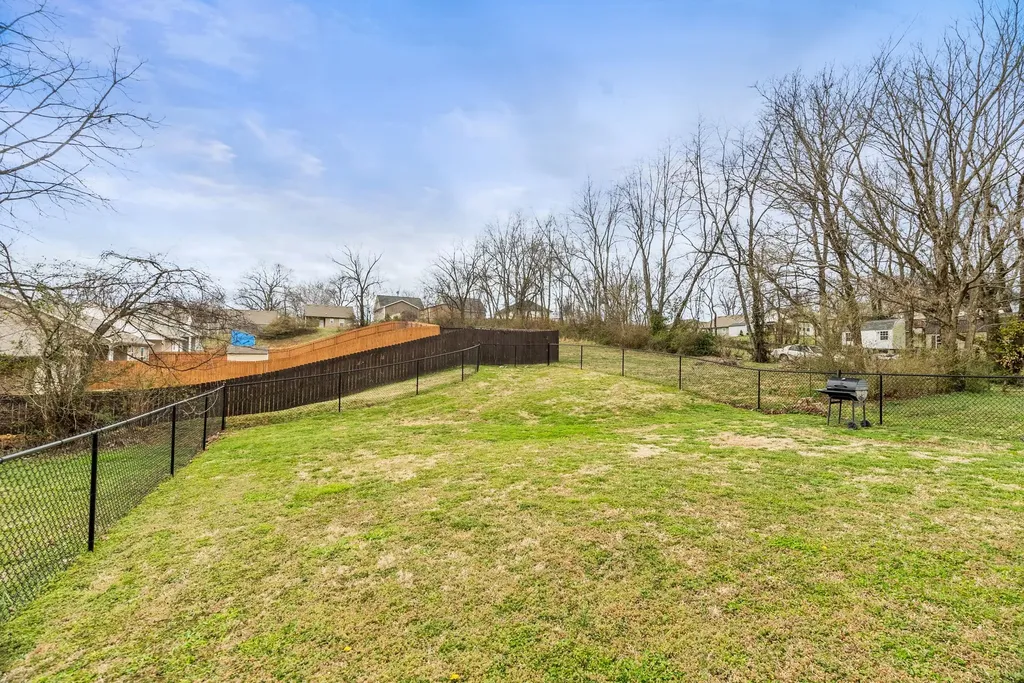914 16th Ave, E Springfield TN 37172