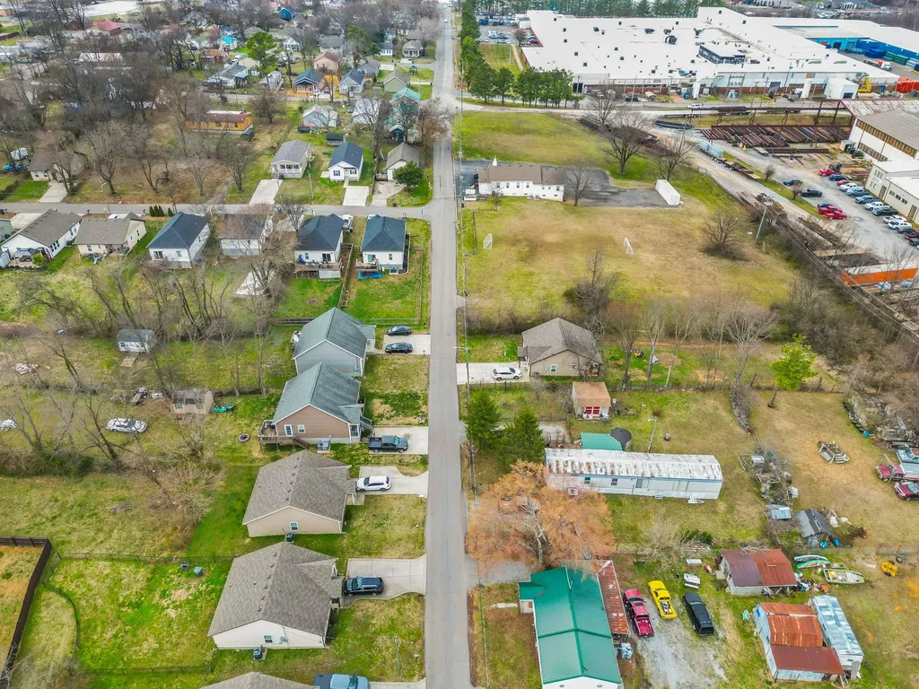 914 16th Ave, E Springfield TN 37172