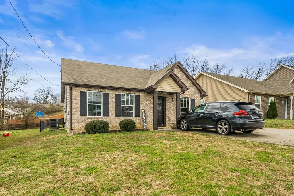 914 16th Ave, E Springfield TN 37172