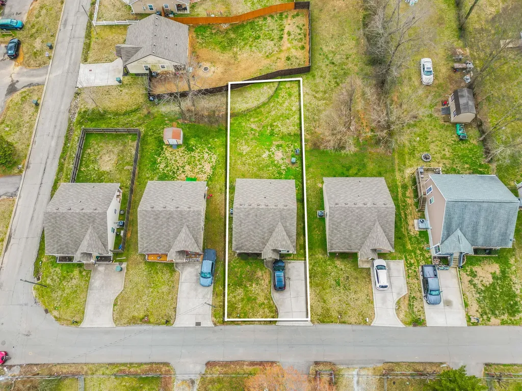 914 16th Ave, E Springfield TN 37172