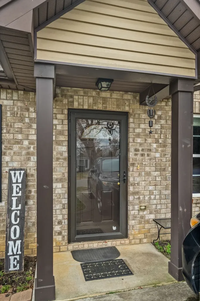 914 16th Ave, E Springfield TN 37172