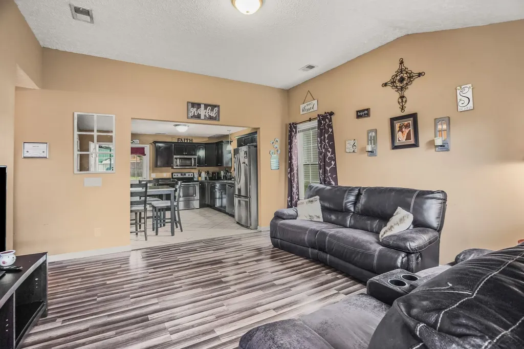 914 16th Ave, E Springfield TN 37172