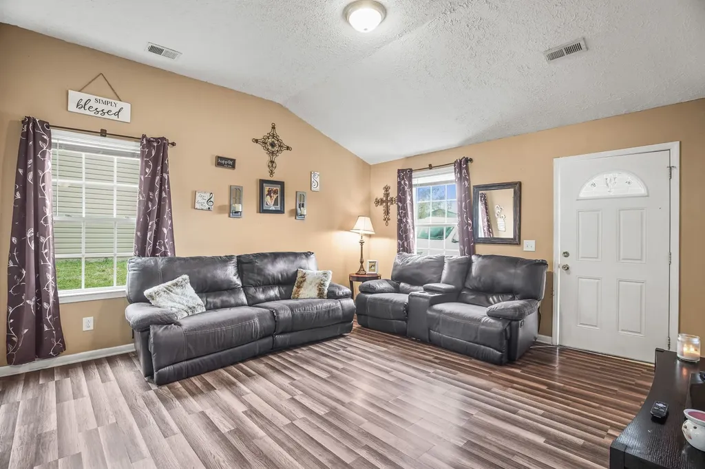 914 16th Ave, E Springfield TN 37172