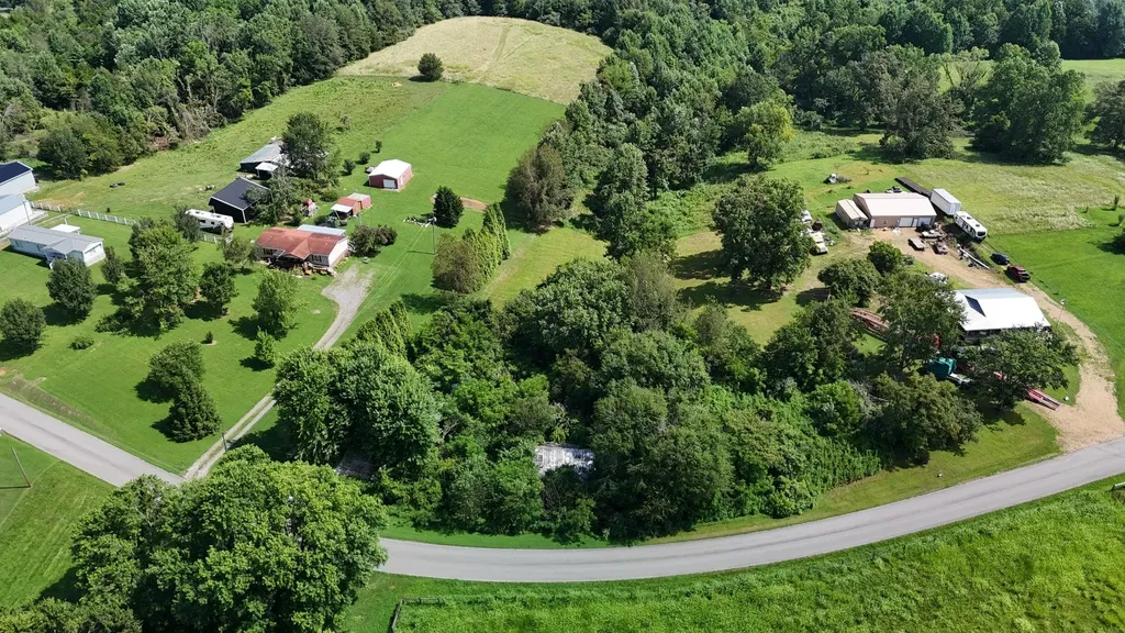 384 Underwood Road Lafayette TN 37083