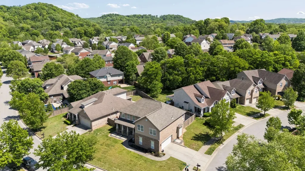 7476 Riverland Drive Nashville TN 37221