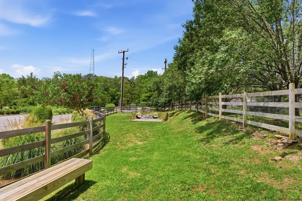 356 E Village Lane Nashville TN 37216