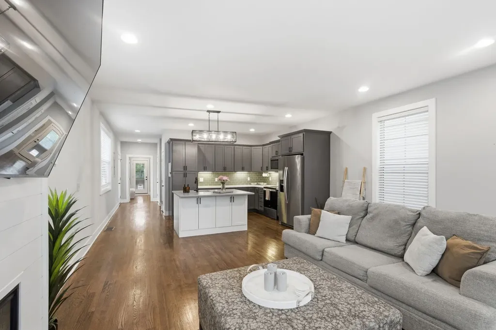 2141B Burns Street Nashville TN 37216