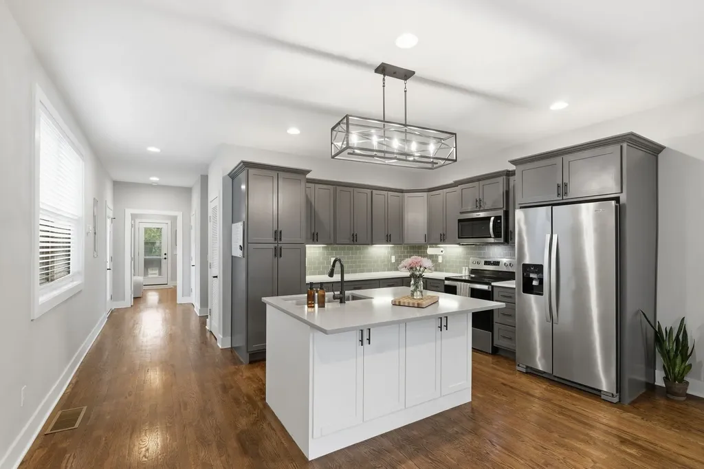 2141B Burns Street Nashville TN 37216
