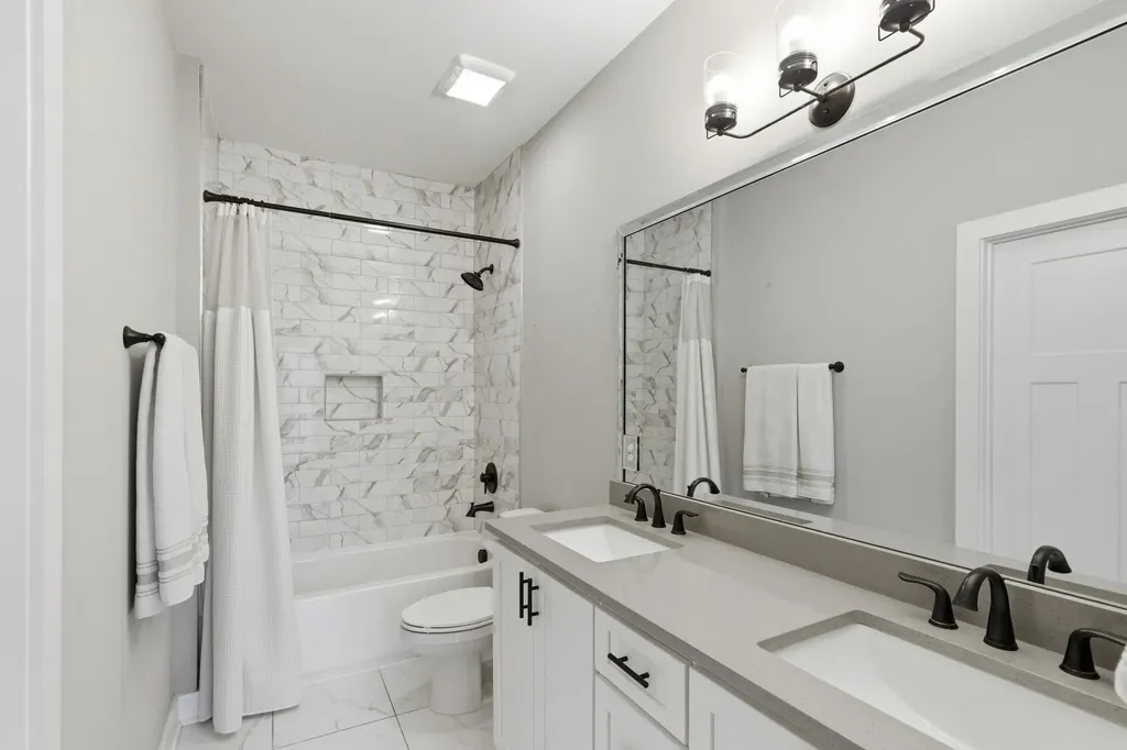 2141B Burns Street Nashville TN 37216