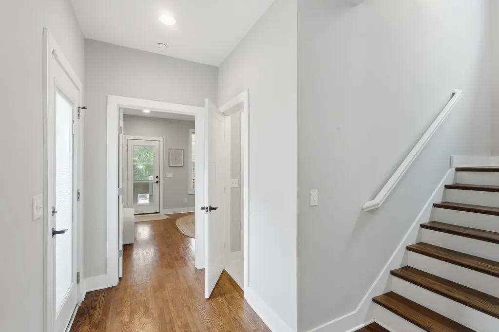 2141B Burns Street Nashville TN 37216