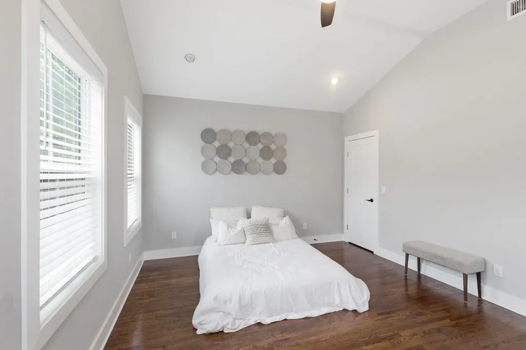 2141B Burns Street Nashville TN 37216