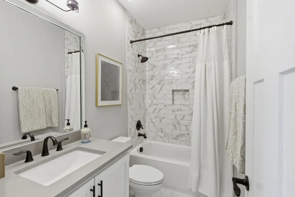 2141B Burns Street Nashville TN 37216