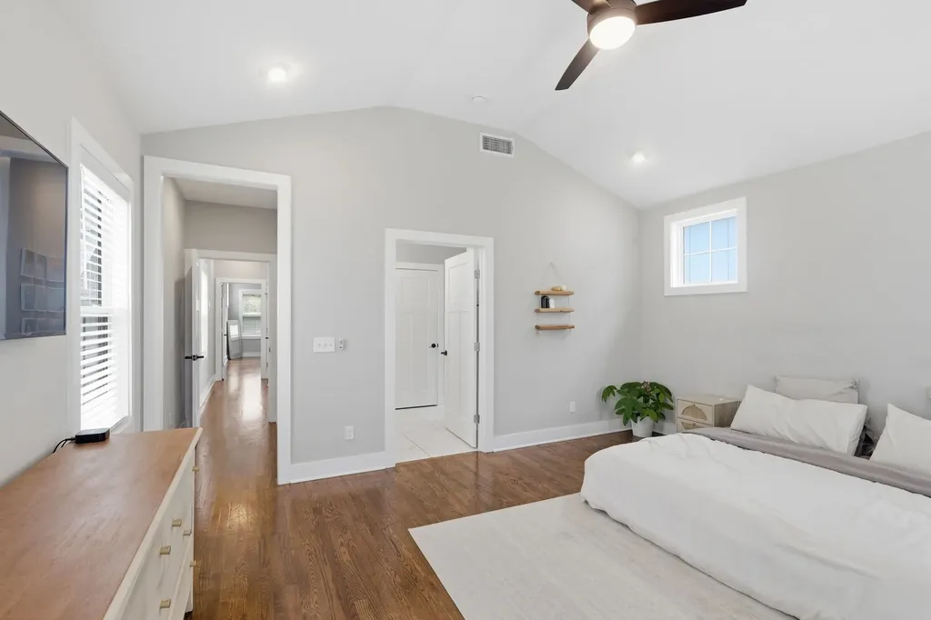 2141B Burns Street Nashville TN 37216