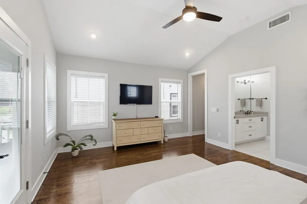 2141B Burns Street Nashville TN 37216