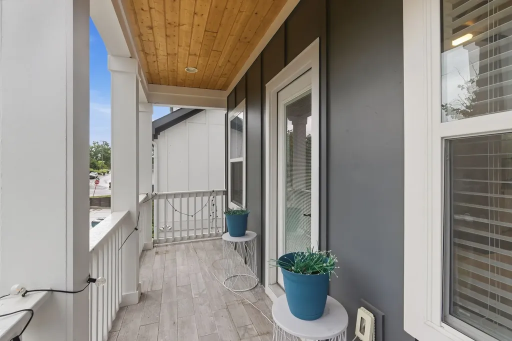 2141B Burns Street Nashville TN 37216