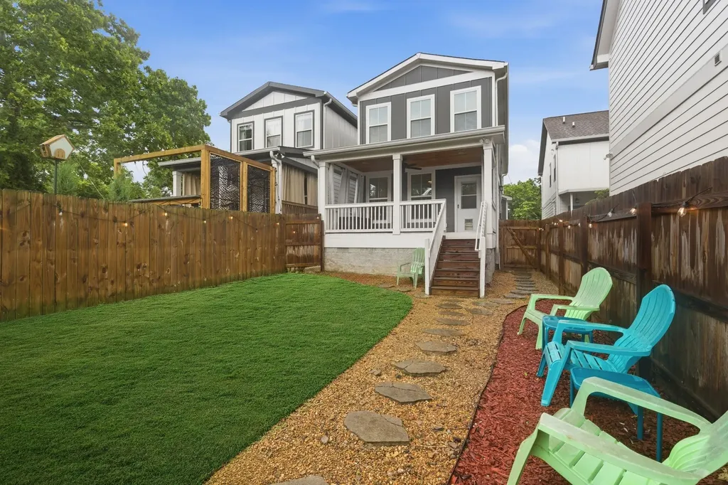 2141B Burns Street Nashville TN 37216