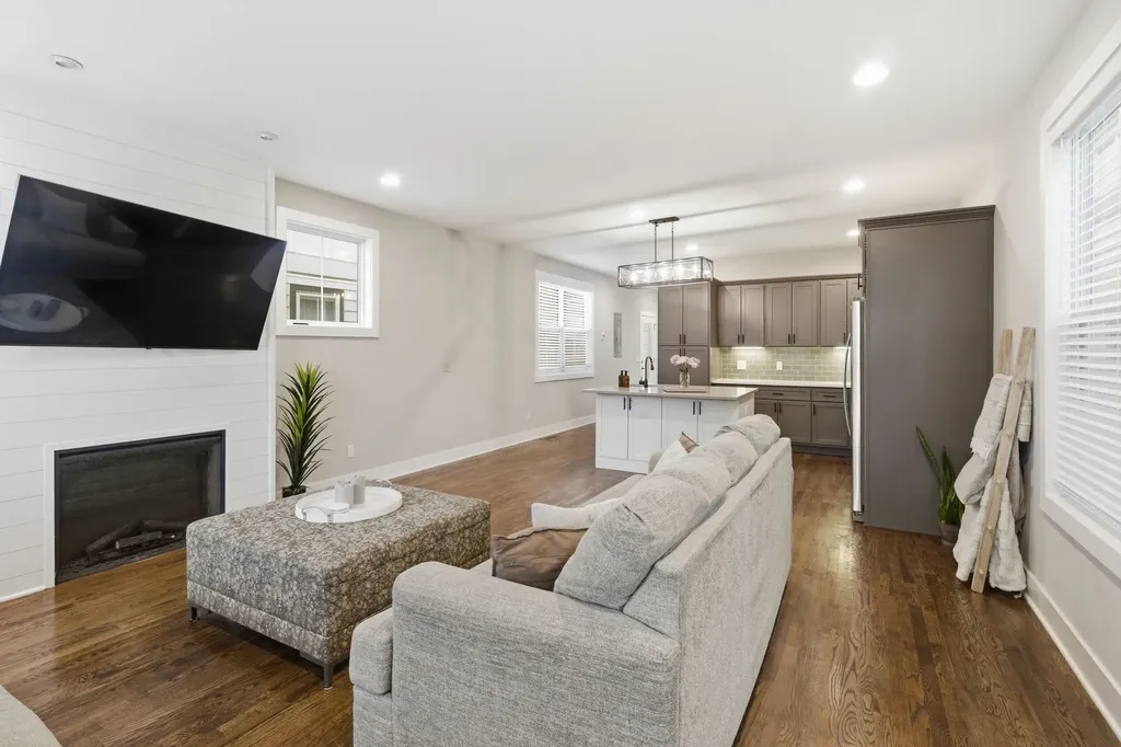 2141B Burns Street Nashville TN 37216