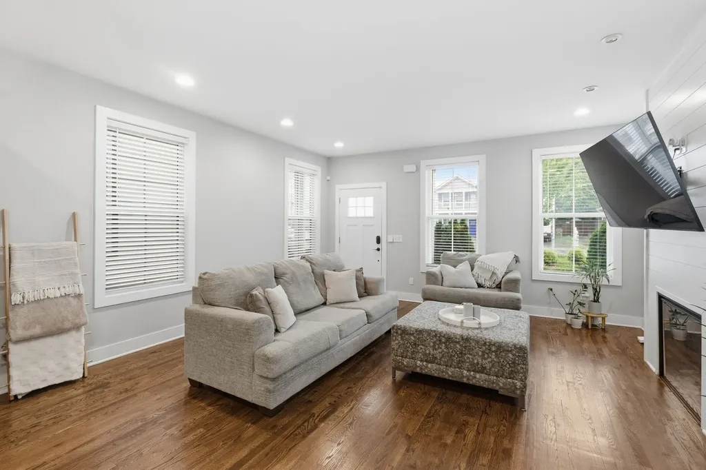2141B Burns Street Nashville TN 37216