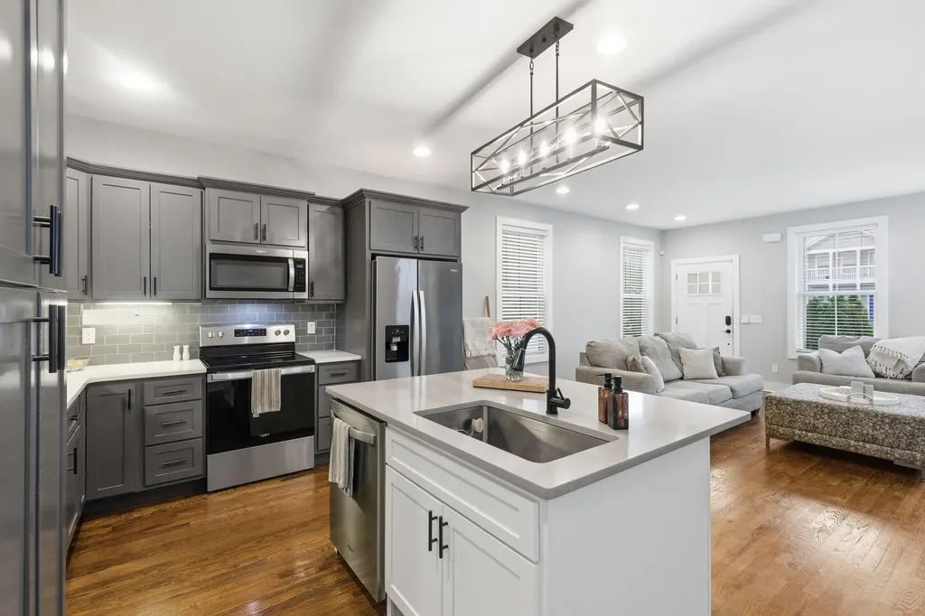 2141B Burns Street Nashville TN 37216
