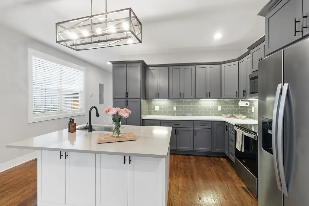 2141B Burns Street Nashville TN 37216