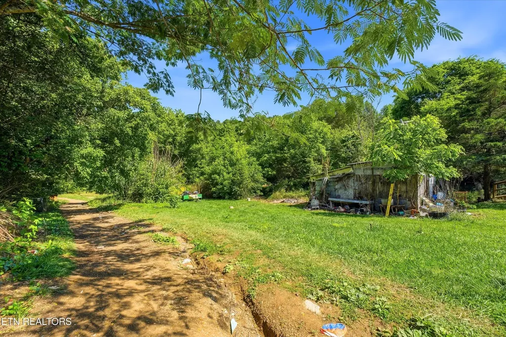9101 Andersonville Pike Powell TN 37849