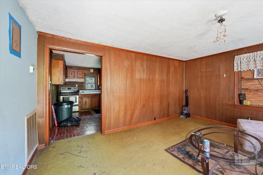 9101 Andersonville Pike Powell TN 37849