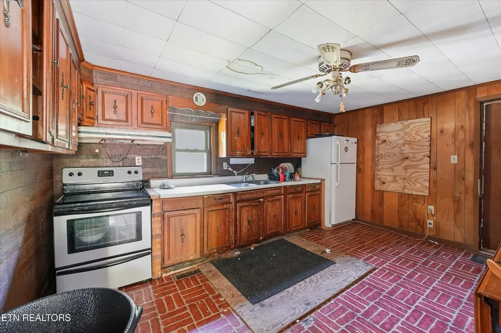 9101 Andersonville Pike Powell TN 37849