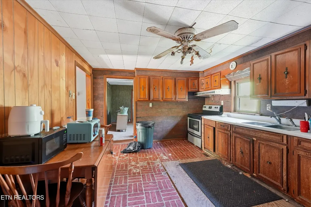 9101 Andersonville Pike Powell TN 37849