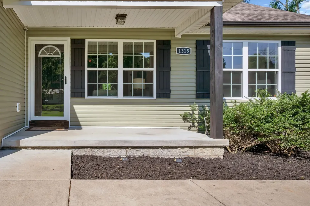 1315 North Charlotte Street Dickson TN 37055