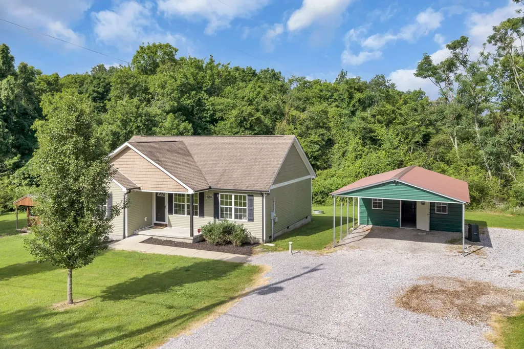 1315 North Charlotte Street Dickson TN 37055