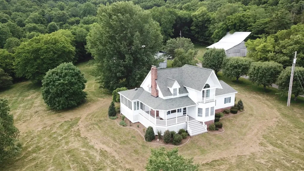 103 Nixon Hollow Ln, N Pleasant Shade TN 37145
