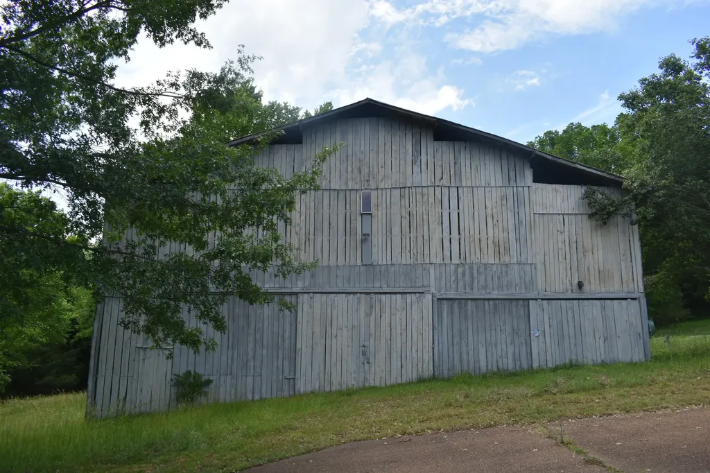 103 Nixon Hollow Ln, N Pleasant Shade TN 37145