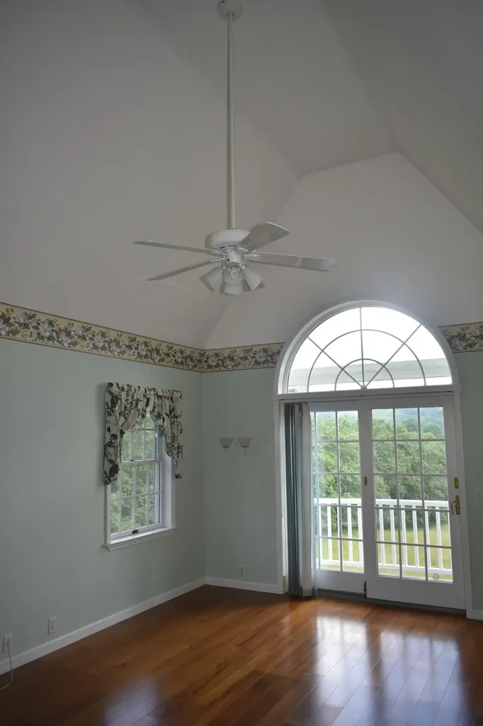 103 Nixon Hollow Ln, N Pleasant Shade TN 37145