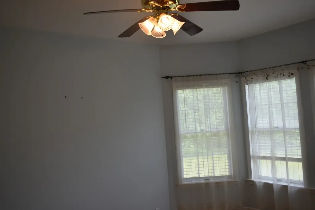 103 Nixon Hollow Ln, N Pleasant Shade TN 37145