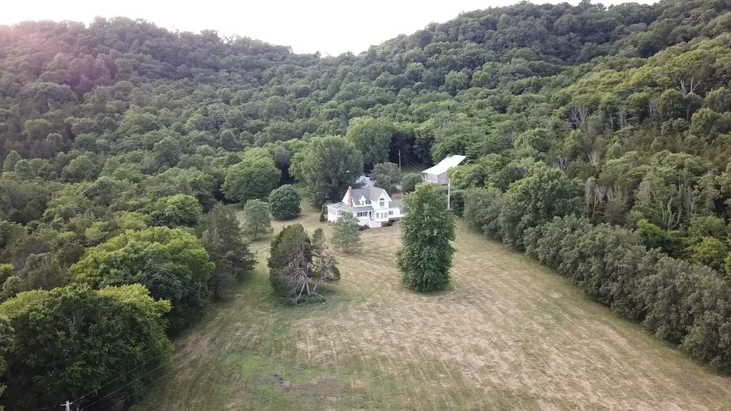 103 Nixon Hollow Ln, N Pleasant Shade TN 37145