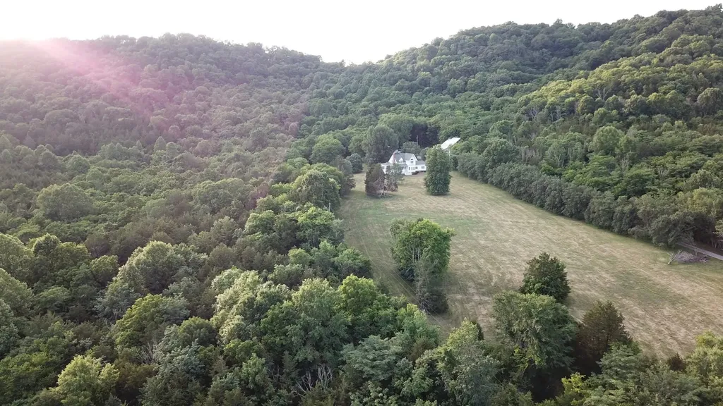 103 Nixon Hollow Ln, N Pleasant Shade TN 37145