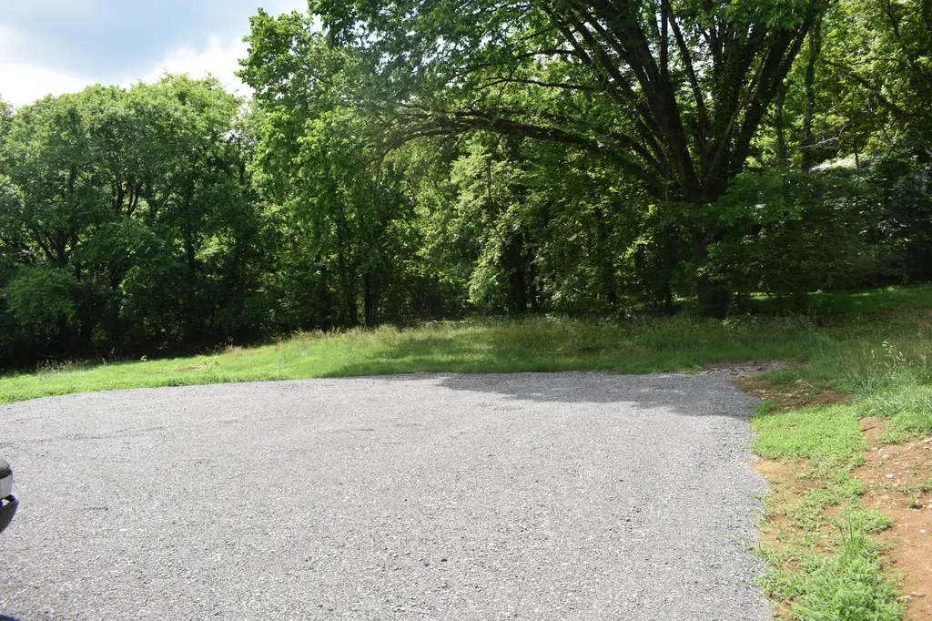 103 Nixon Hollow Ln, N Pleasant Shade TN 37145