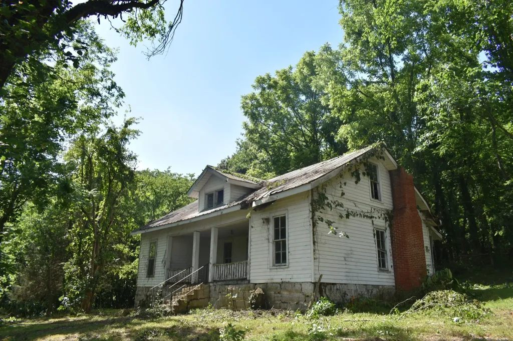 103 Nixon Hollow Ln, N Pleasant Shade TN 37145