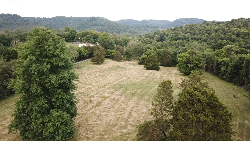 103 Nixon Hollow Ln, N Pleasant Shade TN 37145