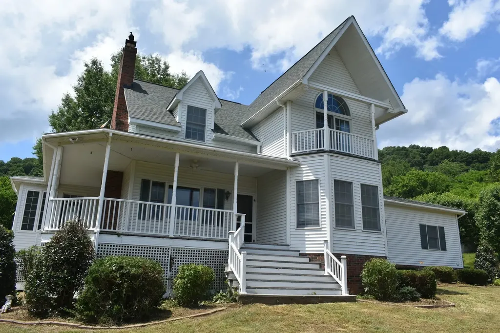 103 Nixon Hollow Ln, N Pleasant Shade TN 37145